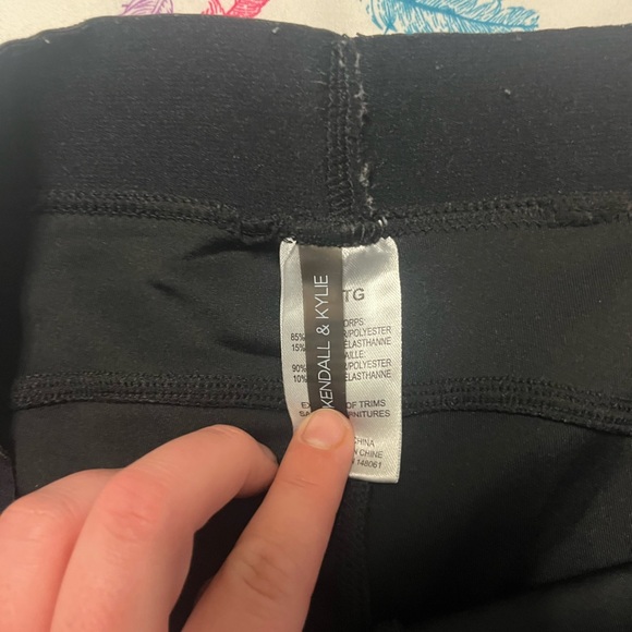 🌸Kendall & Kylie Black Leggings with Glossy Accents - Picture 5 of 5